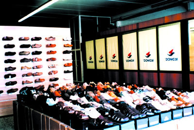 歐盟反傾銷"風雨滿樓" 溫州鞋業(yè)尋路從容(組圖)_新聞中心_新浪網(wǎng)
